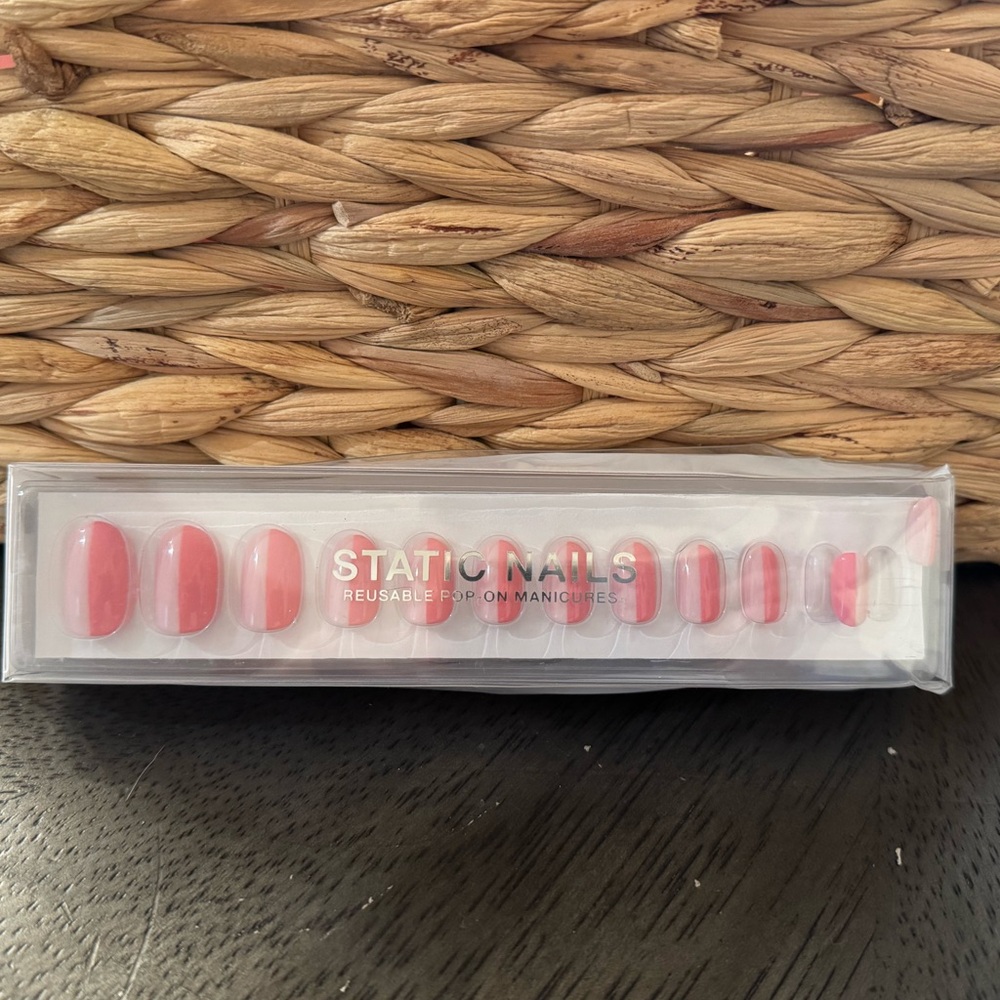 Static Nails ‘Vertical French Pink’ Round Press-On Nails